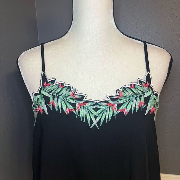 Show Me Your MuMu Wesley Palm Party Embroidery Top - Picture 6 of 11